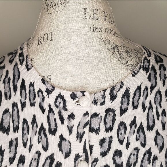 Vintage snow leopard cardigan - Picture 6 of 9
